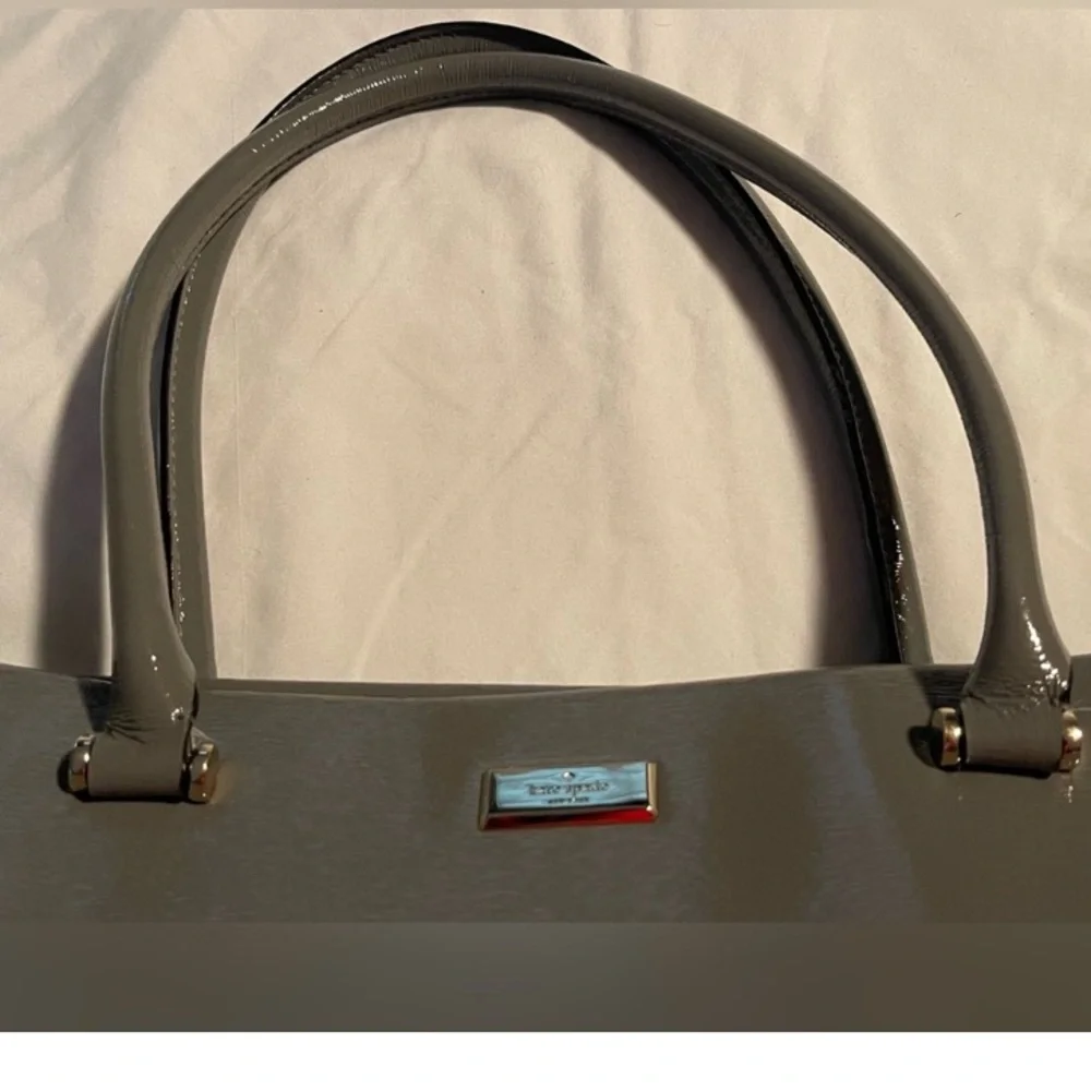 Near Mint! Kate Spade Bixby Place Camryn Large Patent Leather Tote 1st Edition - Picture 3 of 15